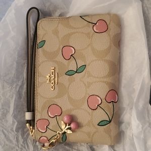 NWT AUTHENTIC COACH CHERRY HEART WRISTLET 🍒 ❤️